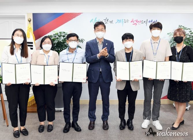 이민근 안산시장, 올해 상반기 친절공무원 표창장 수여