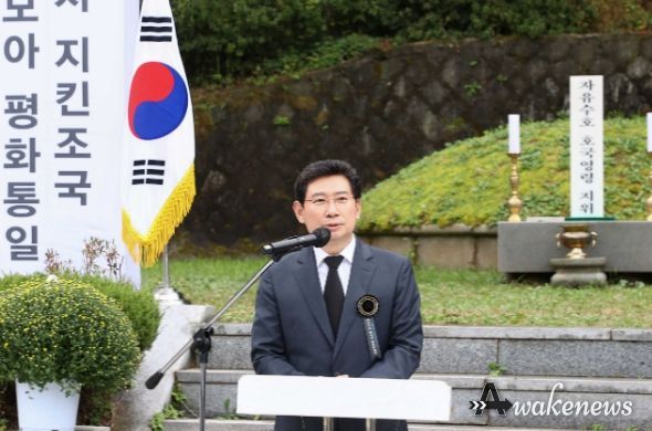 이상일 용인특례시장이 자유수호희생자 합동위령제에 참석해 추도사를 하고 있다.