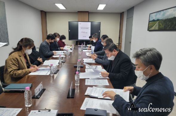 엄진섭 김포시 부시장이 설 연휴 종합대책을 점검하고 있다.
