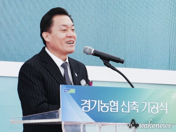 이재준 시장이 축사를하고 있다.