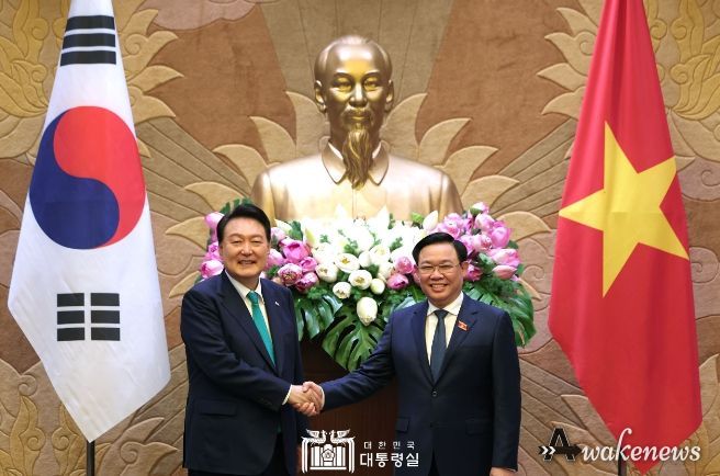 6월 23일 윤석열 대통령은 브엉 딩 후에(Vuong Dinh Hue) 베트남 국회의장과 면담을 가졌다.
