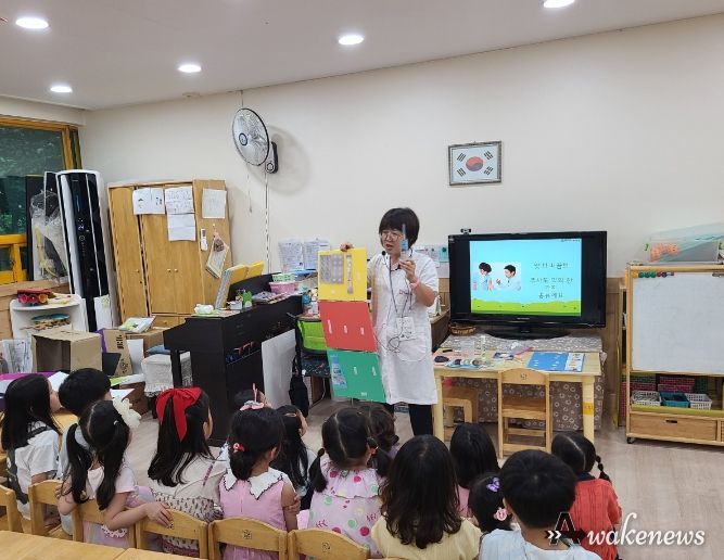 부천시보건소는 지난 23일 부천시약사회와 함께 유치원생을 대상으로 의약품 안전사용 교육을 실시했다