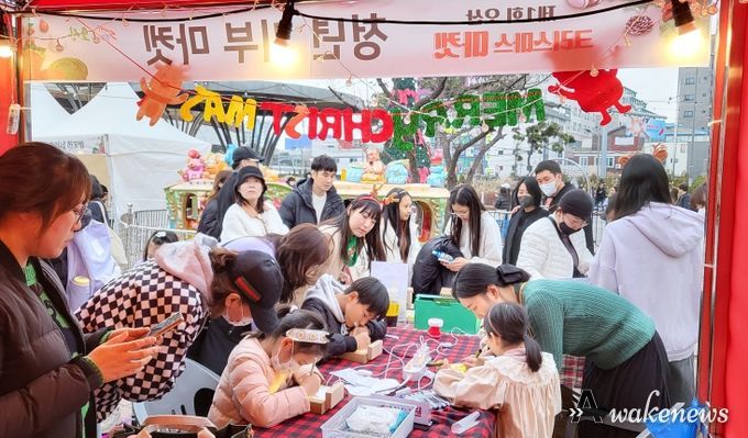 오산청년이 드리는 크리스마스 선물 받아가세요!... 청년 기부 마켓 운영