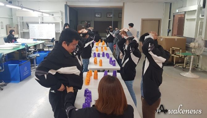 장애인 재활작업장 '성만원'에서 열린 컵스태킹 교육 모습