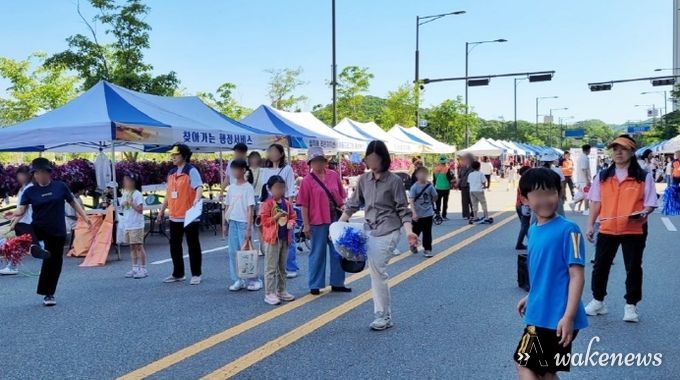 광명시 일직동 주민자치회는 지난 1일 일직동 새빛공원로 차 없는 거리에서 올해 제3차 ‘광명새빛장터’를 진행했다.