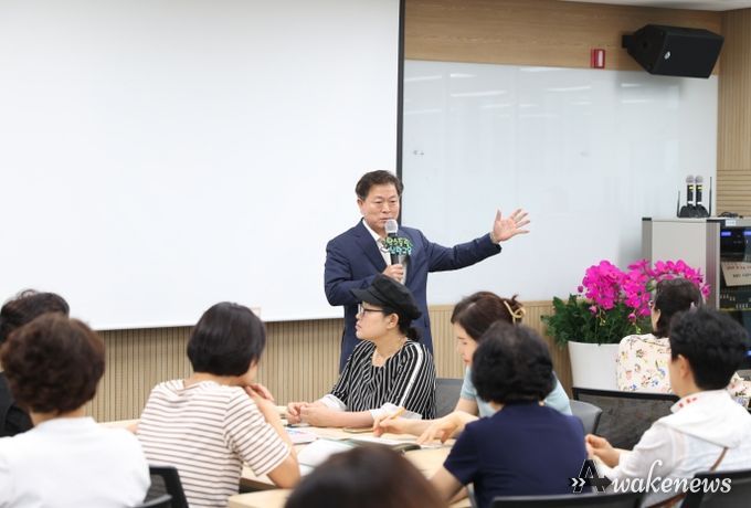 광명시는 지난 11일 ‘2024년 광명시 마을리더 탄소중립 실천 교육’ 개강식을 진행했다