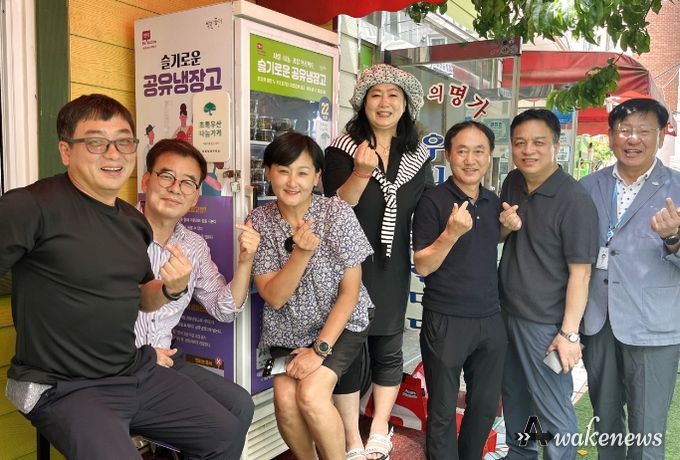 수원시 팔달구 매산동 주민자치회, 공유냉장고에 사랑의 반찬 기부