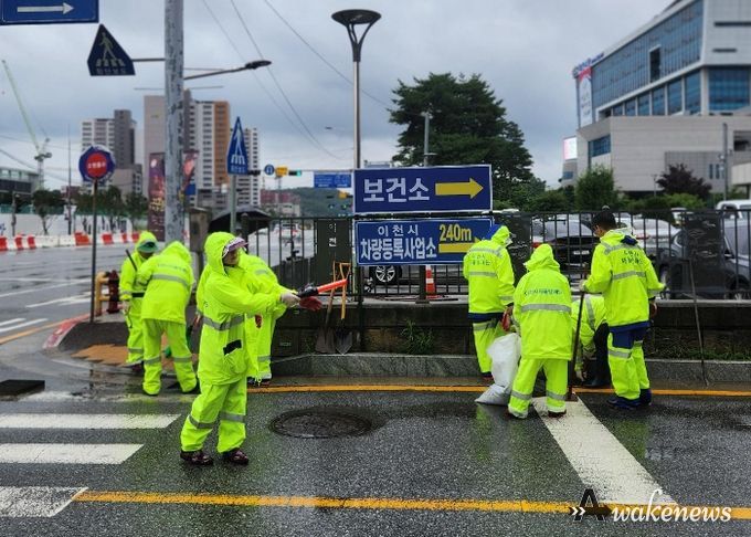 이천시 중리동지역자율방재단, 빗물받이 점검 및 환경정화활동 실시