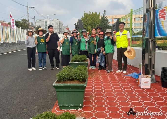 평택시 안중읍 새마을부녀회 ‘가을맞이 꽃 심기’