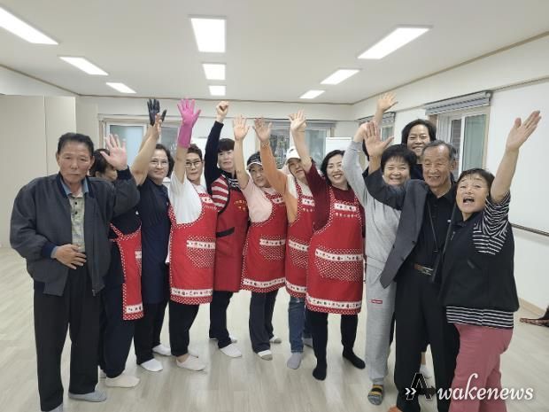 수원시 권선구 평동경로당 이전개소를 위한 입주청소 봉사 실시