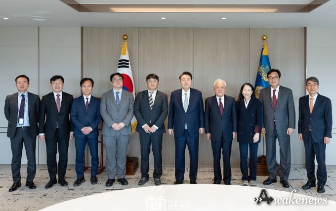 11월 22일 윤석열 대통령은 용산 대통령실에서 국민통합위원회 위원장 및 분과 위원장들과 오찬을 함께하며, 양극화 타개를 위한 추진 방안을 논의하고 앞으로 자주 이런 자리를 갖고 논의를 더 이어나가기로 했다.