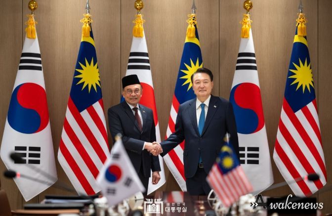 11월 25일 윤석열 대통령은 한국을 공식 방문 중인 「안와르 이브라힘(Anwar Ibrahim)」 말레이시아 총리와 정상회담을 갖고, 양국 간 협력 증진 방안과 지역 및 국제 정세에 대해 심도 있게 의견을 교환했다.