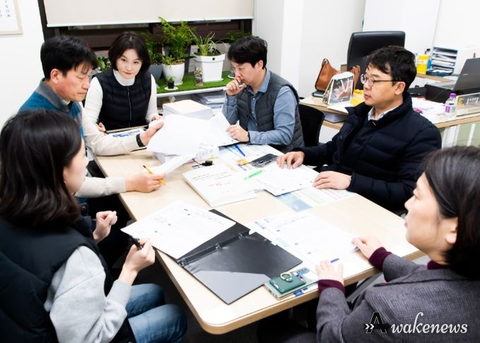 회의 중인 연구회