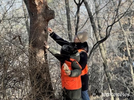 에코 볼런투어 ‘야생 조류 먹이주기’ 활동 장면