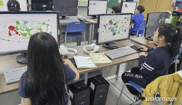 은현초등학교(교장 이미숙)는 17일, 3~4학년 학생들을 대상으로 디지털리터러시협회와 함께하는 ‘찾아가는 학교 컨설팅’ 프로그램을 진행했다.