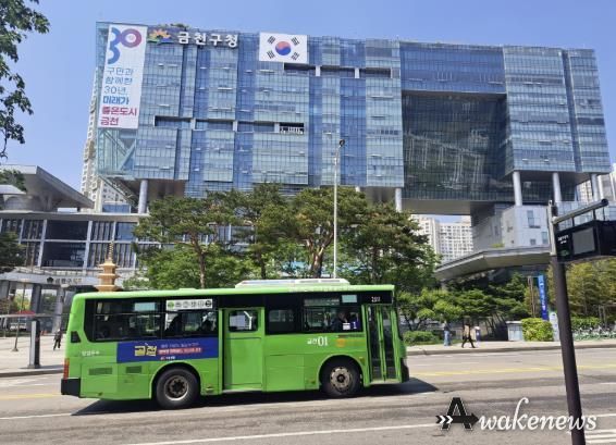 금천구에서 운행하고 있는 마을버스 01번 모습