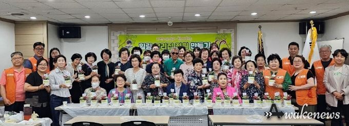 세교동 자원봉사 나눔센터, ‘지역 어르신과 함께하는 힐링 우리집정원 만들기’ 나눔 활동 진행