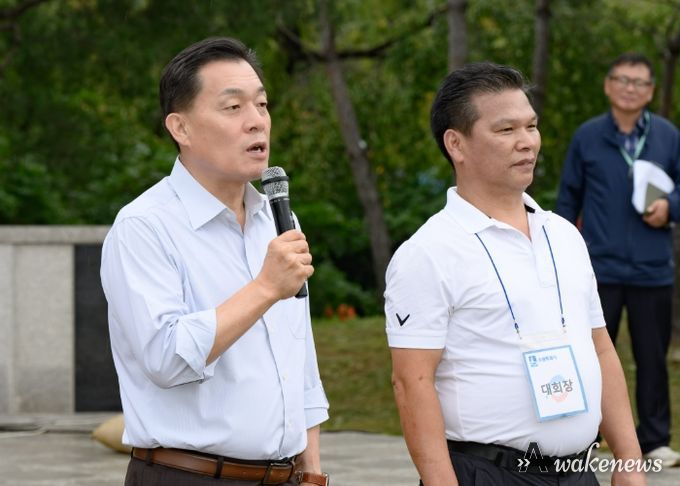 이재준 수원시장이 제28회 수원시 가로 환경관리원 한마음 체육대회에서 인사말을 하고 있다.