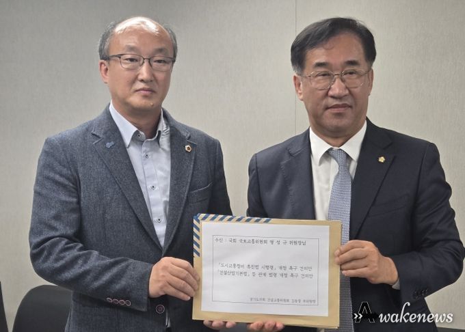 김동영 의원, 국회 국토교통위원회 맹성규 위원장 만나 ‘건설교통 현안 해결 건의안’ 전달
