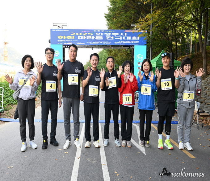 김동근 시장이 10월 25일 ‘2025 의정부시 하천마라톤 전국대회’에서 참가자들을 격려하고 있다