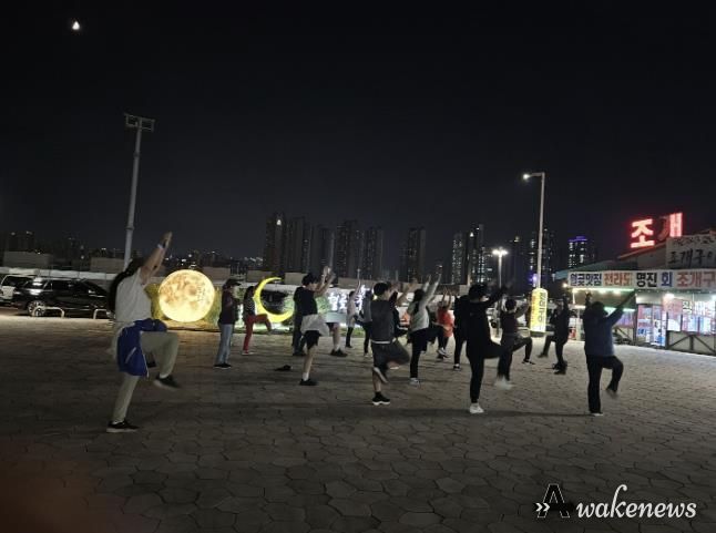 시흥시 월곶동 주민자치회, 월곶해안로 낙조를 보면서 함께 걸어요 성료