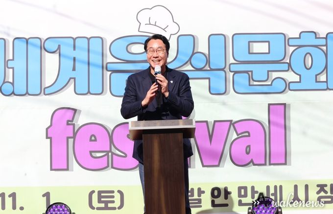 정명근 화성특례시장이 페스티벌 개최 축하 인사말을 전하고 있다.