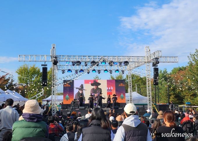 코스튬으로 한미 참가자가 하나된 ‘한미 연말 축제’