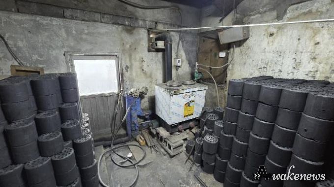 시흥재가노인통합지원센터, 금이동 저소득 어르신 가정에 연탄 300장 전달