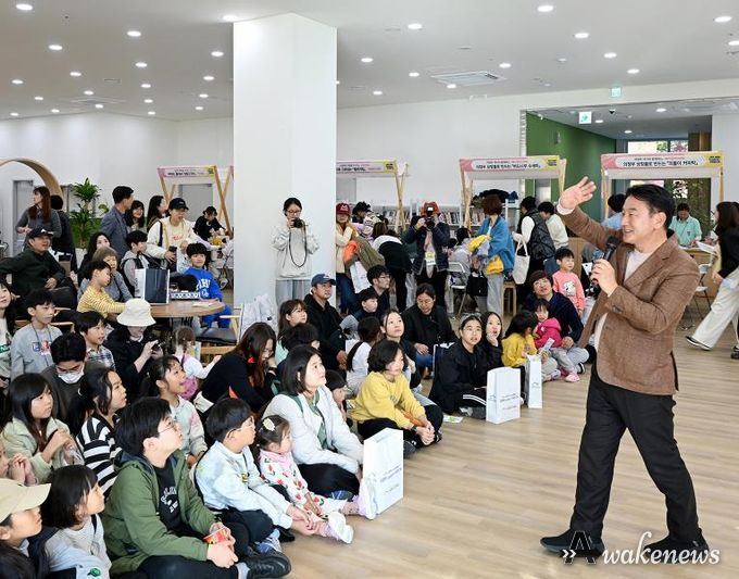 김동근 시장이 11월 1일 ‘2025 의정부 Learn FESTA’에서 인사말을 하고 있다.