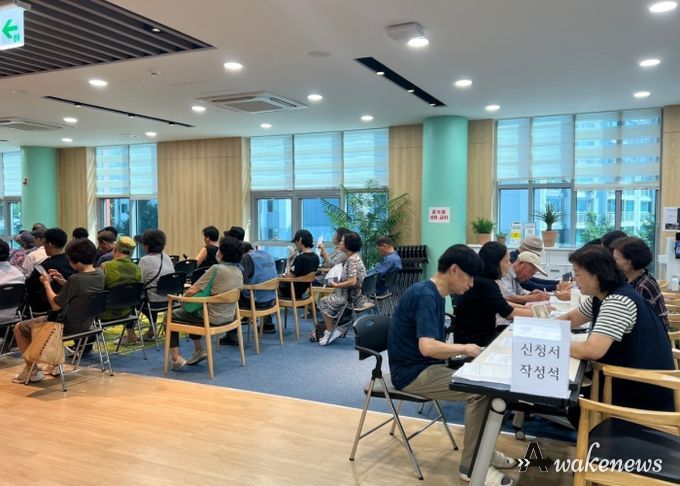 7월 퇴계원읍에서 봉사자들이 원활한 운영을 위한 봉사활동을 펼치고 있다.