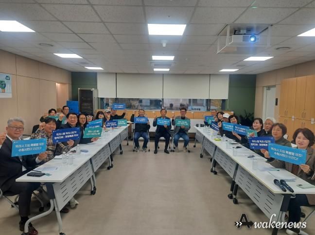 특례시 발전 수원시민 포럼이 ‘특례시 지원 특별법 제정 릴레이 캠페인’을 하고 있다.