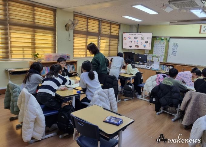 지역 시민이 직접 디지털 윤리 강사로 참여하는 '디지털 윤리 교실'이 진행되고 있다.