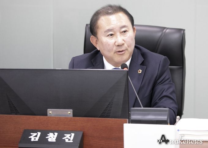 경기도의회 미래과학협력위원회 소속 김철진 의원(더불어민주당, 안산7)