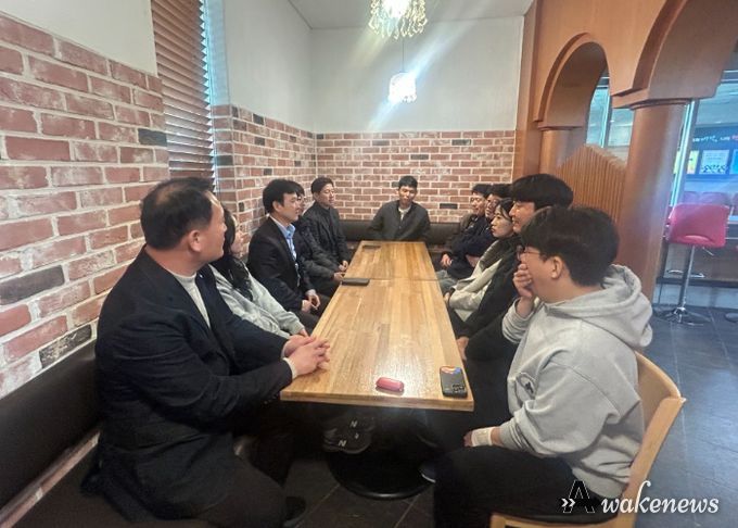 김포시 공원도시사업본부가 읍면 순회 간담회를 열고 있다. 사진은 두정호 본부장이 참여한 간담회