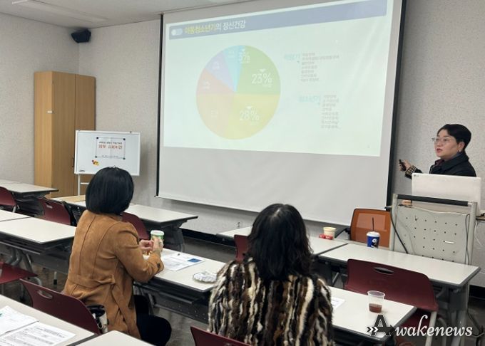 지난 12일 광명도서관 문화교실에서 '외부 전문가 슈퍼비전'교육이 진행되고 있다.