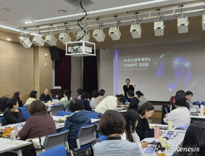 14일 소하도서관 강당에서 '제13회 작은도서관 학교'가 진행되고 있다