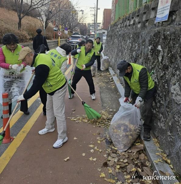 수원시 영통구 자유총연맹 매탄4동 위원회 가을맞이 낙엽청소!!