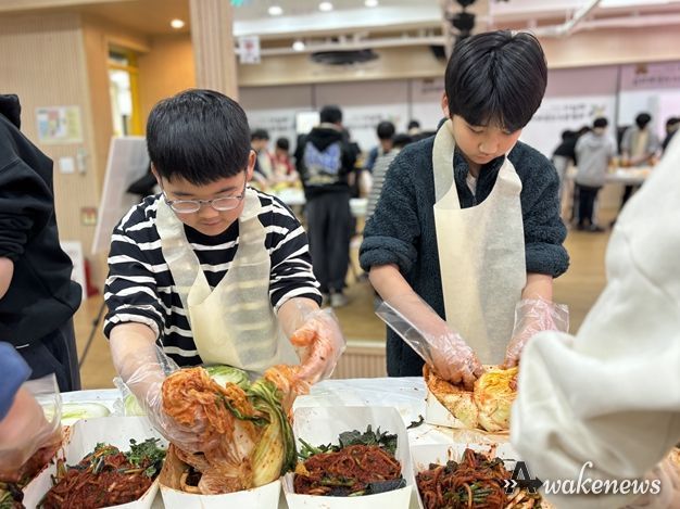 하남시덕풍청소년문화의집 그랑청소년방과후아카데미 청소년들이 담근 ‘사랑의 김장김치’