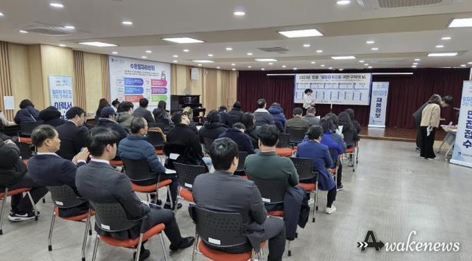 ‘12월 일자리 두드림 구인·구직의 날’ 채용 행사를 찾은 구직자들.