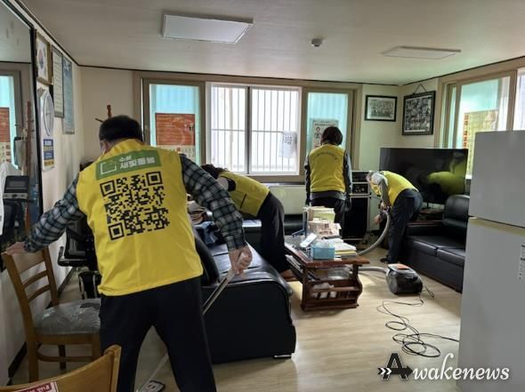 수원시 팔달구 우만2동 지역사회보장협의체, 한파 대비 경로당 환경정비 실시