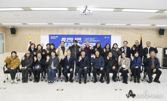 부천시가 24일 오정구청에서 ‘틈만나면, 현장속으로’를 열고 경인고속도로변 소규모주택정비사업부지 방음벽 설치 관련 시민 의견을 듣는 자리를 마련했다.