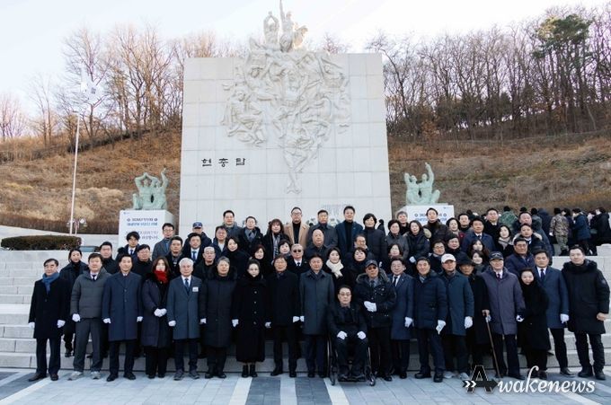 김병전 의장, 현충탑 참배로 새해 일정 시작