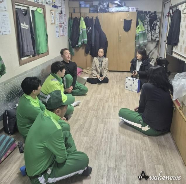 수원시 팔달구 화서2동 이윤주 신임 동장, 환경관리원 쉼터 격려 방문