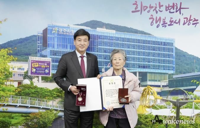 광주시, 6·25전쟁 참전 故 최갑용 소위 유가족에 화랑무공훈장 전수