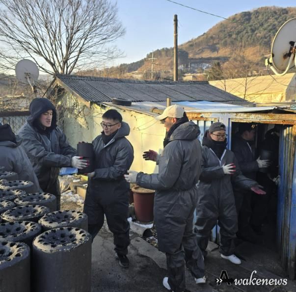 수기사 기갑수색대대, 가평 조종면에 연탄 1,004장 전달