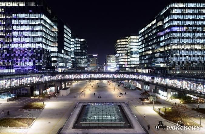 성남 첨단산업 기업 사무실 불빛으로 밝아진 판교테크노밸리의 야경