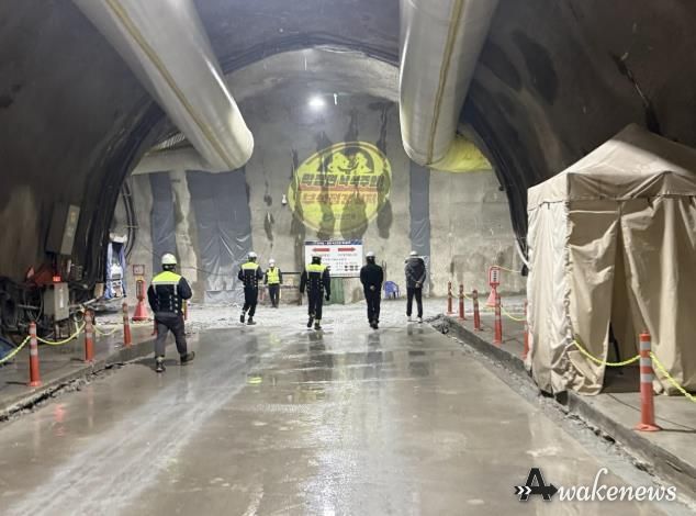 민관 합동 점검반이 해빙기 대비 철도 공사현장 특별 안점점검을 하고 있다