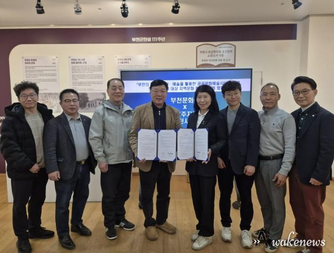 업무협약 후 직원, 기관대표 단체사진