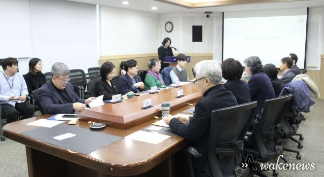 제21회 시흥갯골축제 추진위원회가 회의를 하고 있다.