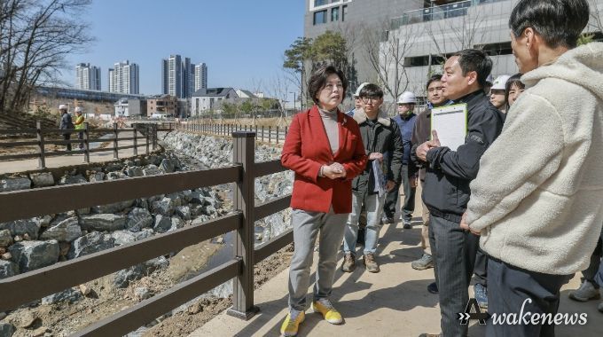 과천시, 지식정보타운 제비울천 산책로 현장점검…3월 말 조기 개방